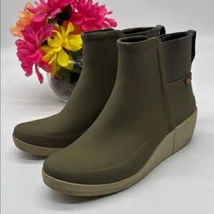 Bogs Green and Tan Winter Rain Boots with Wedge Heel WRB7981